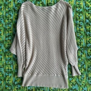 Chic Women's Beige Knit Sweater KLD Signature Size Small